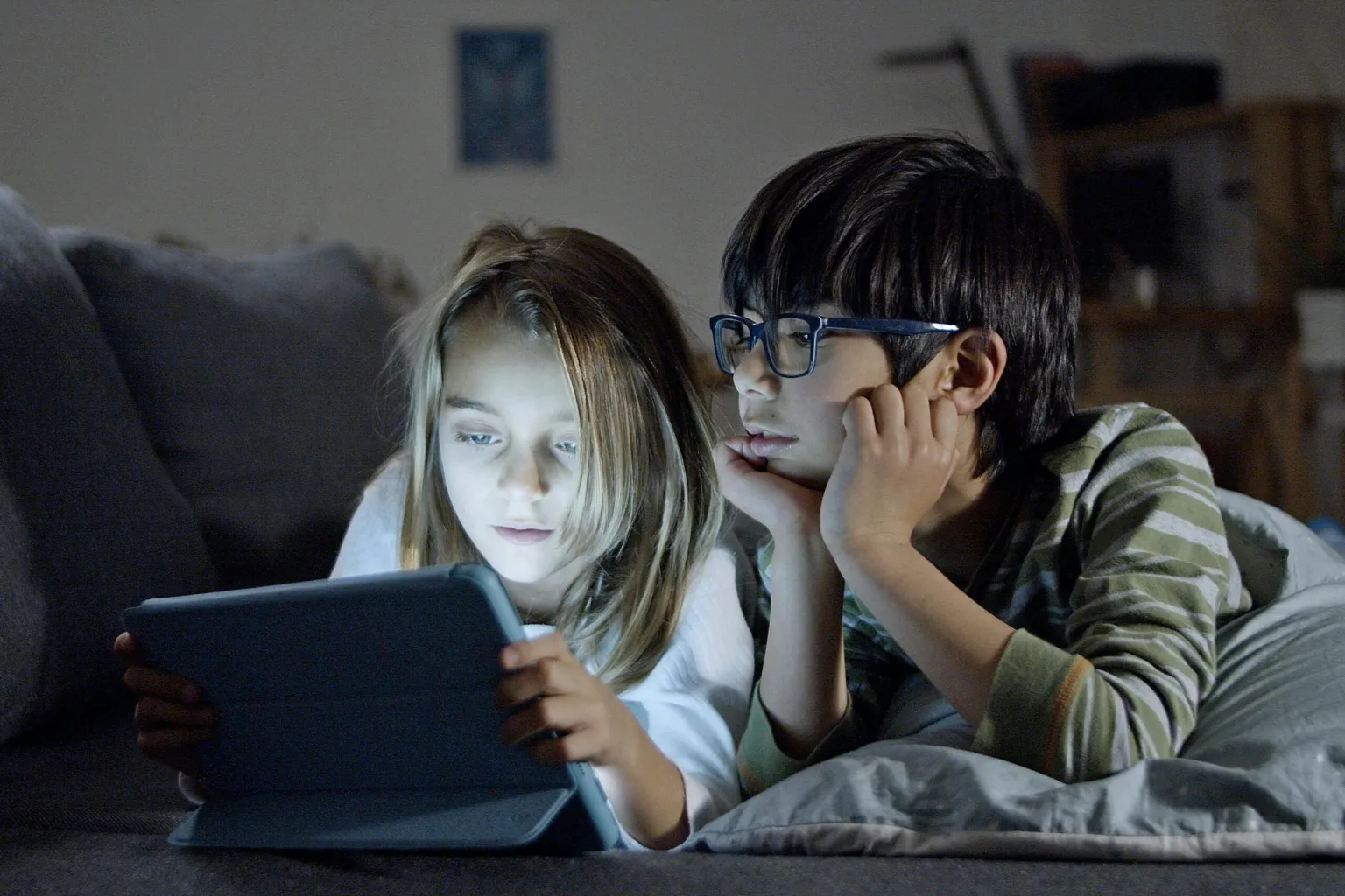 How to Deal with Screen Time Addiction in Kids - Setting Healthy Digital Boundaries